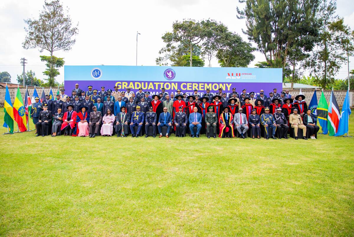 35 regional law enforcement officers complete Police Senior Command and Staff Course 35 regional law enforcement officers complete Police Senior Command and Staff Course